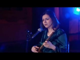 Sepideh raissadat sings "ze farvardin" on bbc persian kook program