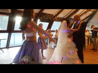 Сопровождение танца молодых