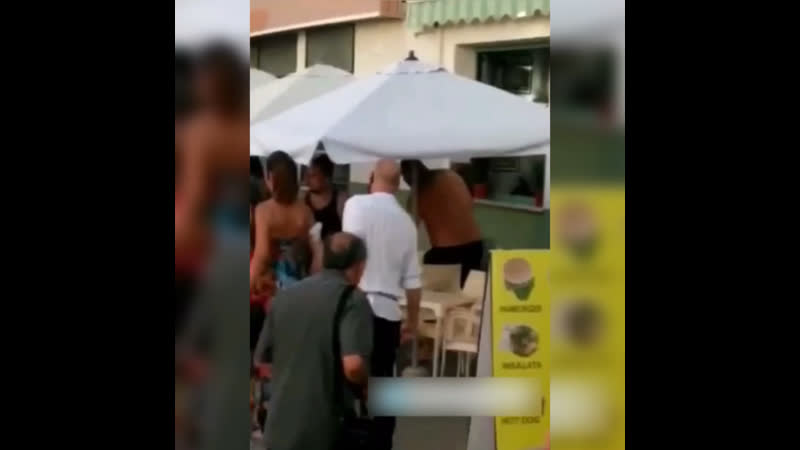 Горячие итальянские парни радушно встречают новых европейцев на итальянской земле