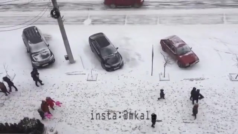 Махачкалинская детвора, первый день снега