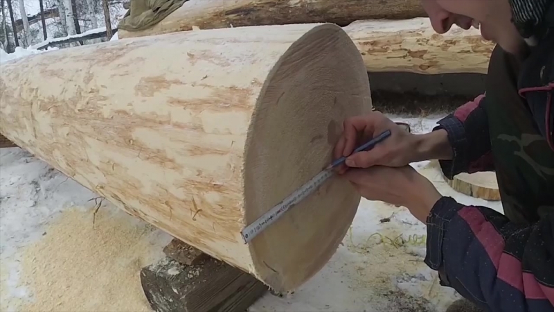 Как ровно распилить бревно вдоль бензопилой