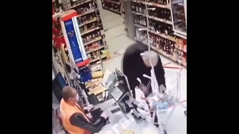 Плешивый антимасочник и трудогостевой кассир продмага "верный" в расчленинграде