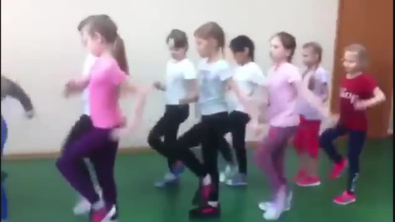 Физра обратите на мальчиков и девочек