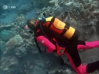 Female scuba diver out of air! (scuba peril)