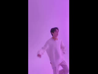 Чанси танцует