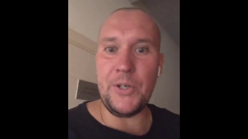 Митяй ходит по коридору