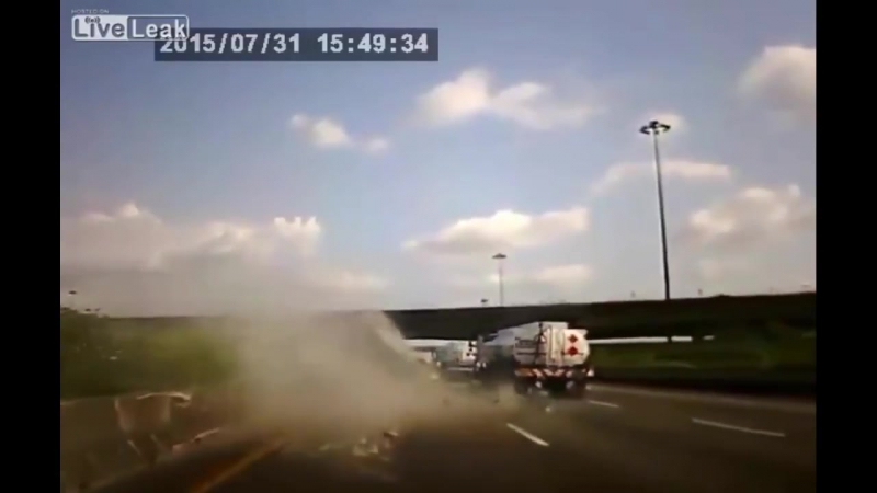 Занесло грузовичек