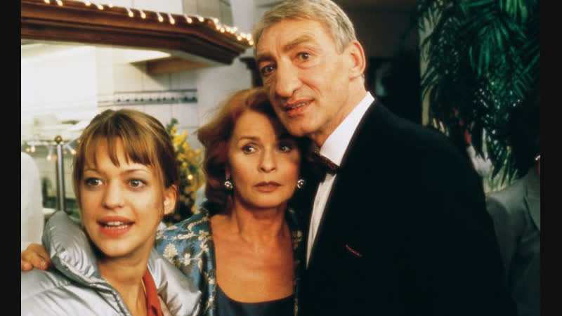 Красива ли я? / я вам нравлюсь? / ¿bin ich schön? / am i beautiful? 1998