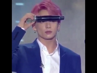 Jungkook used his mic to block the light to see armys, look at way he was looking at them, congrats for winning the daesang