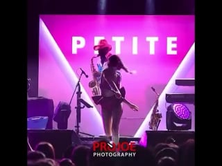 Petite meller (live @ heaven)