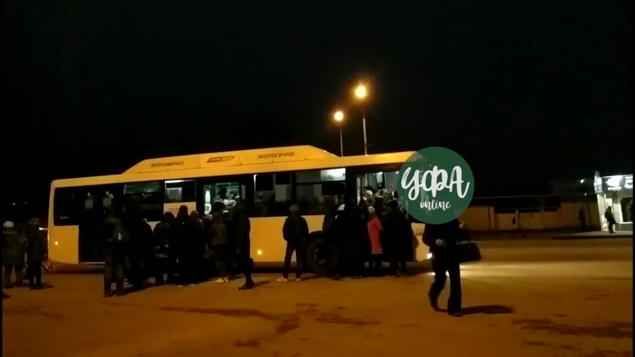 Очередь на останое в автобус в уфе