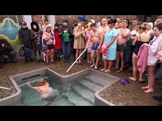 Крещение 2020 купание в проруби winter swimming in ice hole