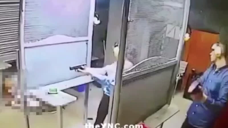 В тире пиндосном, при заклинивании пистолета – принято заглядывать