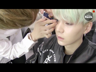 [bangtan bomb] suga is trying to wear contact lenses