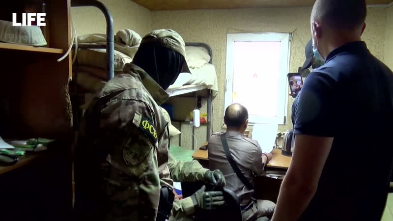 Кадры оперативной видеосьемки задержания двух членов нвф, которые в составе банд басаева и хаттаба участвовали в нападении на