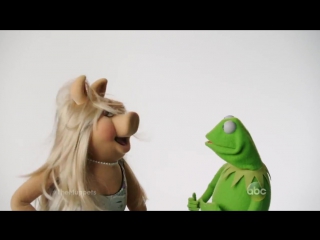 The muppets (abc) miss piggy and kermits tough breakup promo