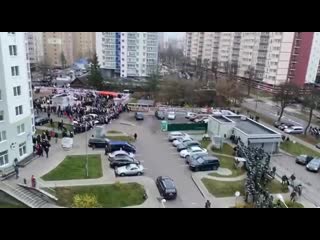 Силовики окружают мирных протестующих на площади перемен