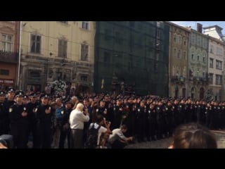 Новая поліція львова співає гімн