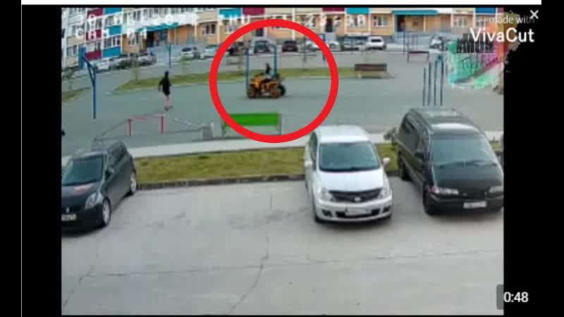 Пьяная сибирячка постоянно гоняет на квадроцикле по молодые площадке