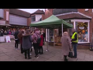 Just in onedirection fans flocked to wiltshire today to meet @louis tomlinson he was signing copies of his debut solo album at