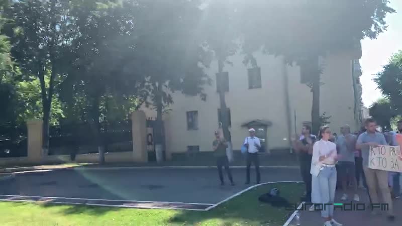 Пратэстоўцы каля ант і стб "хватит врать!"