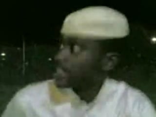 Негр угарает))))))