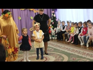 "вьется в воздухе листва"