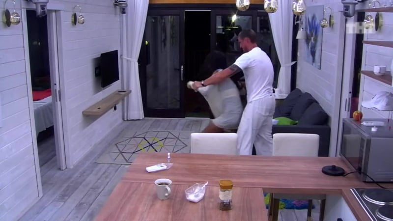 Дом 2, остудил пылкую деу