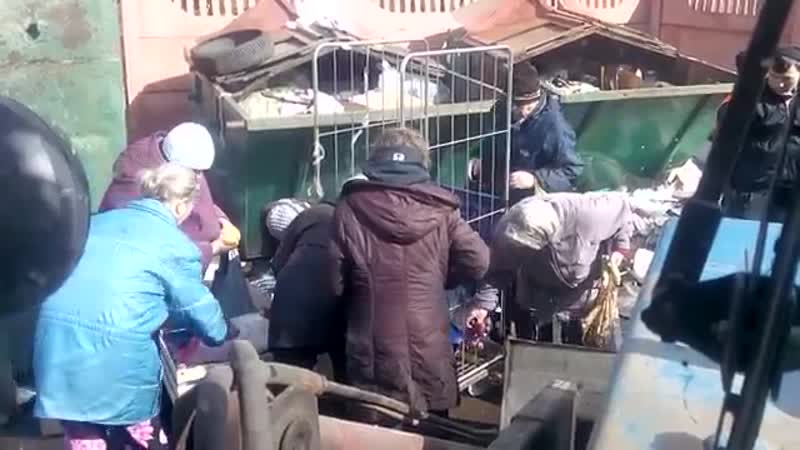 Доля российского пенсионера, доживать свой век у помойки