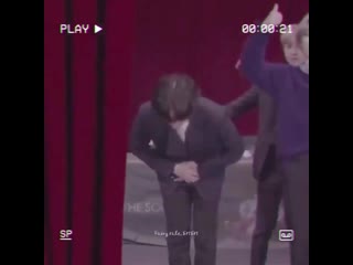 The way he puts his hands together to bow to the journalists, staffs everyone please the most respectful boy #tae updates