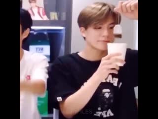 Lee jeno being lee jeno