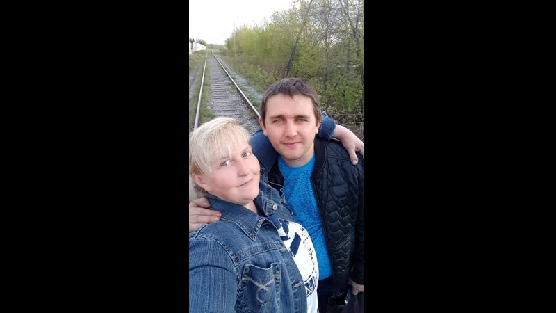 Юля шалава идёт налево идёт на право