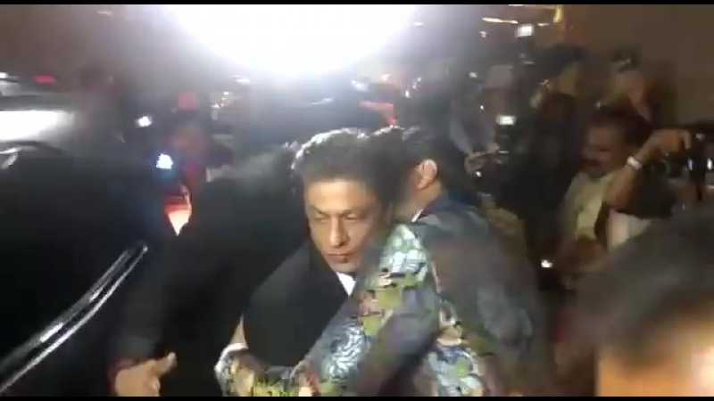 Shah rukh khan and ranveer singh at hello hall of fame awards