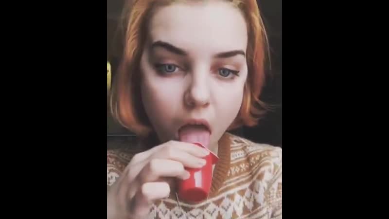 Язык (мужские мысли, работа языком, студентка, школьница после уроков, язычок, йогурт, лижет баночку, слизывает остатки, sexy)