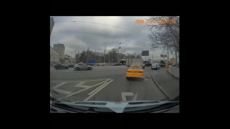 Карета скорой помощи врезалась в трактор mp4