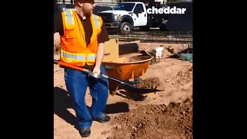 This ergonomic shovel protects your back and shoulders