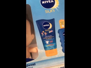 Лялька nivea яка засмагає на сонці