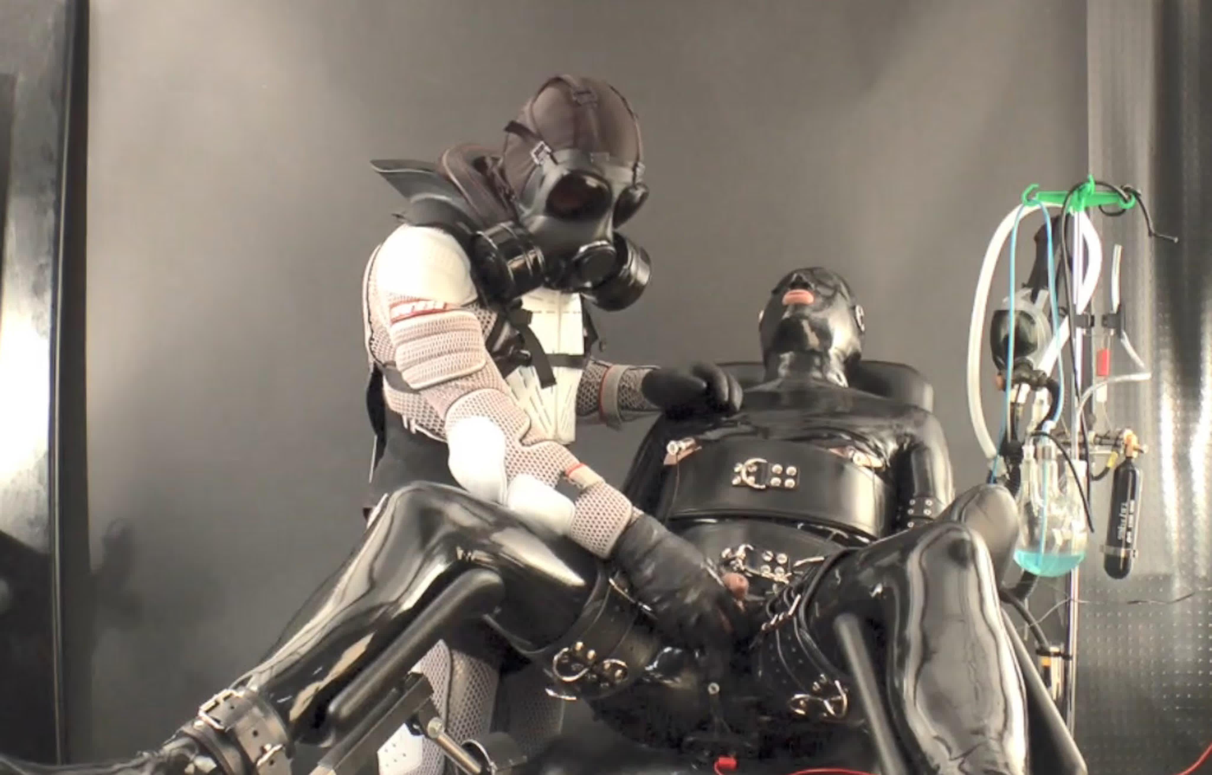 Смотреть онлайн: Жабайы туристті ұстап алып, ебілді