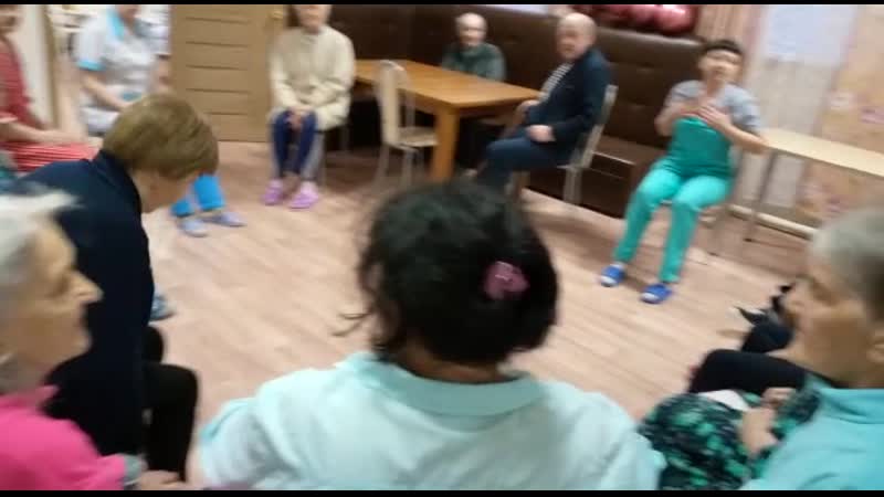 Наша обязательная утренняя разминка восстанавливает моторику рук, ног,