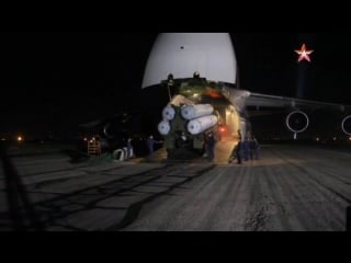 Минобороны обнародовало кадры выгрузки в сирии зенитно ракетных комплексов с 300 из военно транспортного самолета ан 124 "руслан