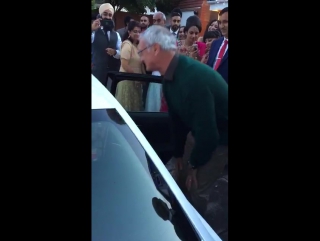 Claudio ranieri congratulating his neighbour on her wedding day