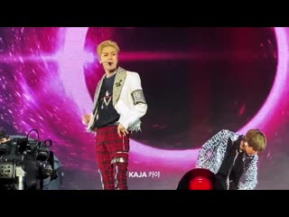 Superm 슈퍼엠 jopping in paris france concert we are the future tour live fancam [4mctk77j9da]