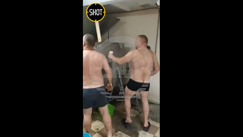 Фермер с другом искупались в чане с молоком на предприятии в ростовской области