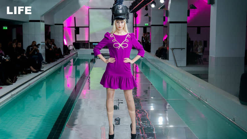 Модный показ в вагоне движущегося поезда