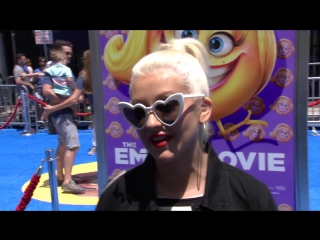 The emoji movie world premiere christina aguilera, james corden, maya rudolph, jake t austin