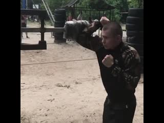 🎬тренироа на улице в олдскульной манере🥊