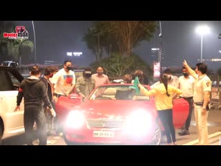 #shahrukhkhan and #abram drop off #suhanakhan at the #airport