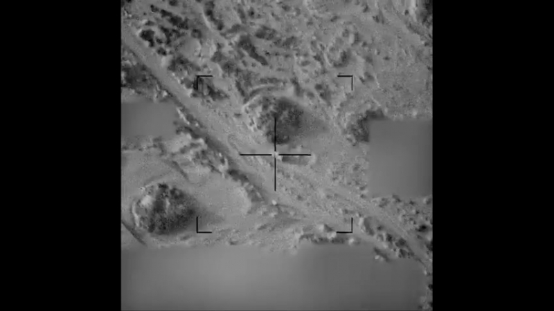 Хуситы героически сбивают собой ракеты авиации