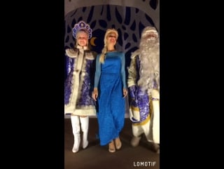 Эльза с дедом морозом и снегурочкой