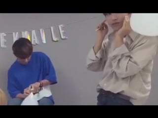 Renjun being startled on loop